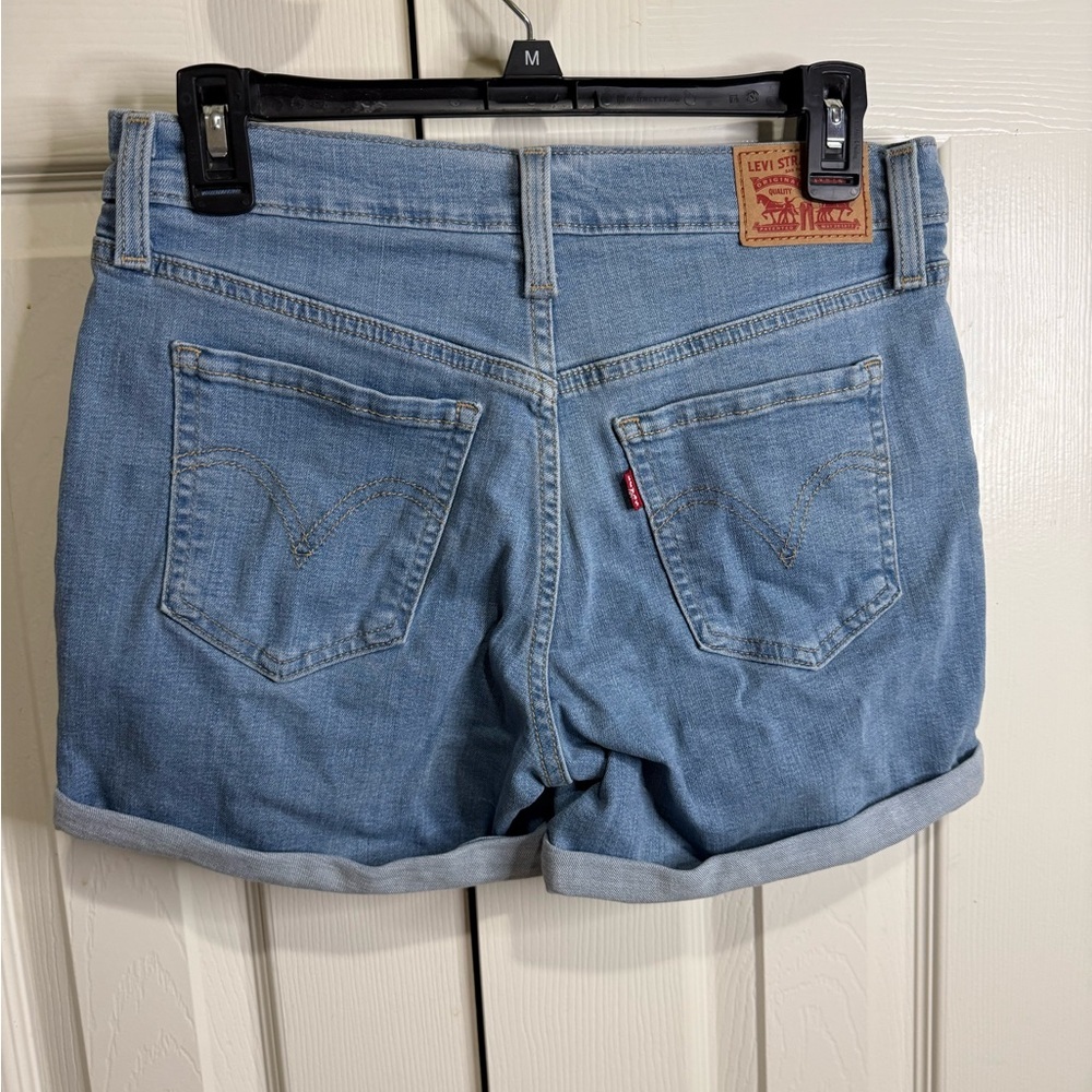 Levi’s Mid Length Denim Shorts Women’s Size 27 Blue Cuffed Casual Summer - Picture 3 of 4